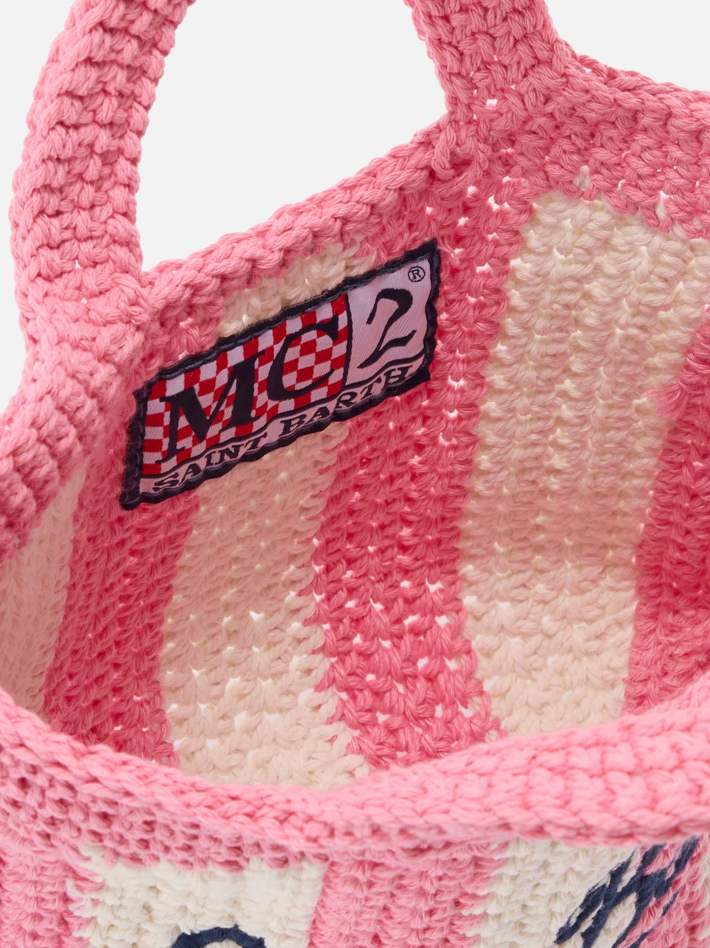 Mini bag de crochet con motivo de rayas rosas y logo bordado