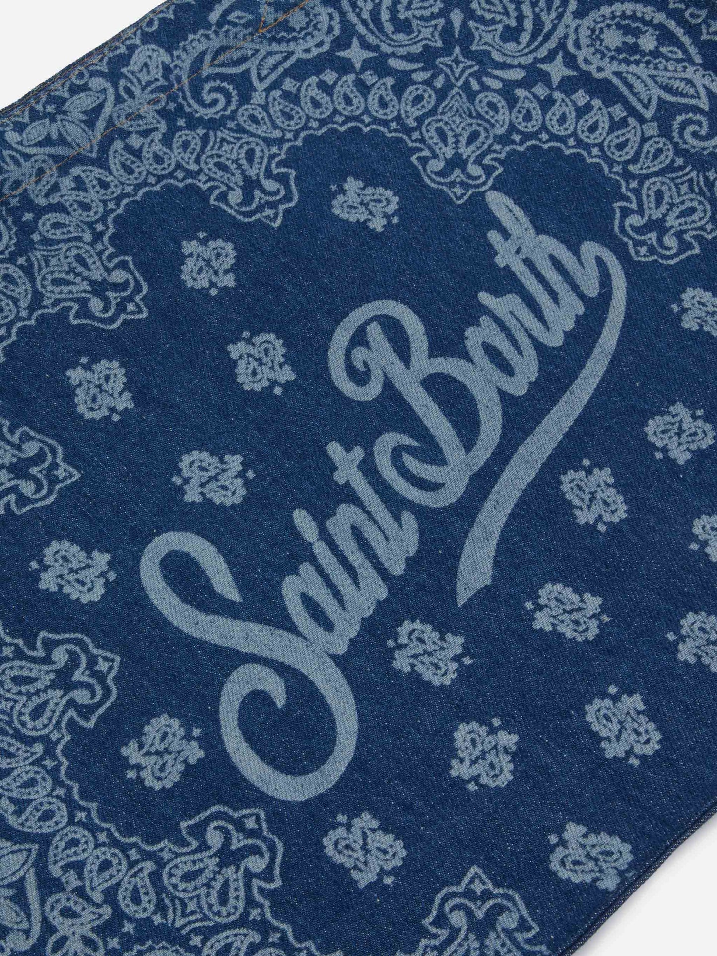 Bolso tote esencial de denim con estampado bandana y logo en contraste