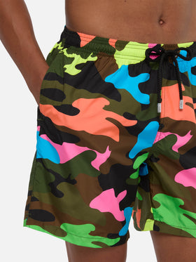 Costume da bagno da uomo in tessuto leggero con stampa camouflage fluo