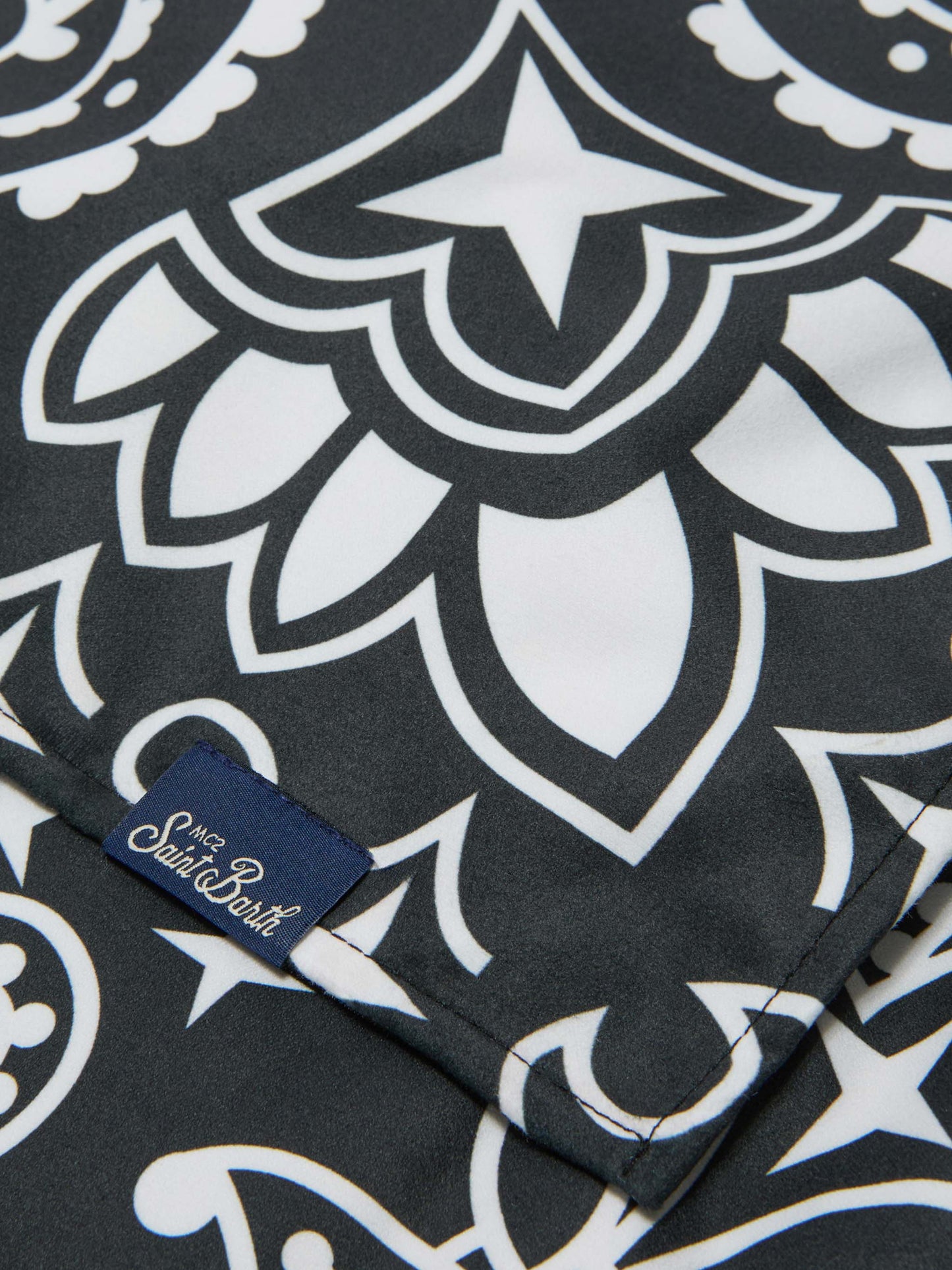 Serviette de plage Aidan avec imprimé bandana et logo 