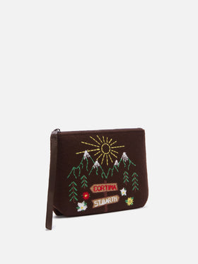 Pochette Aline marrone in feltro con ricamo paesaggio di montagna