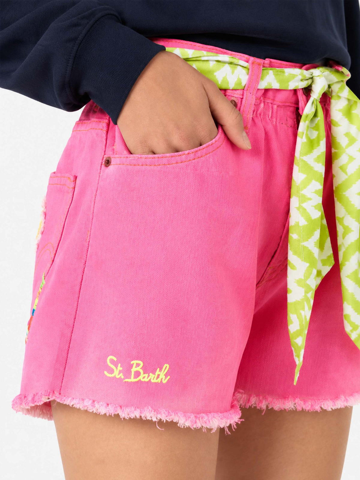 Shorts Arizona de denim rosa con bordados y apliques 