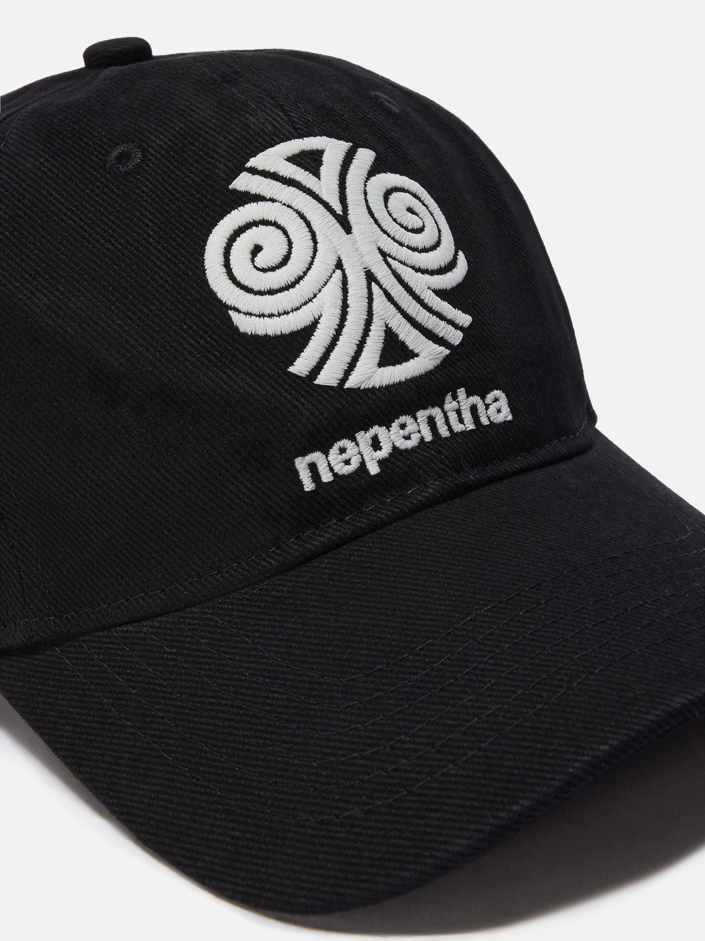 Baseball Cap in cotton with Nepentha embroidery | NEPENTHA SPECIAL EDITION