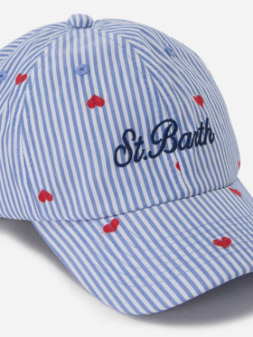 Baseball cap with visor in blue and white striped cotton with heart embroidery