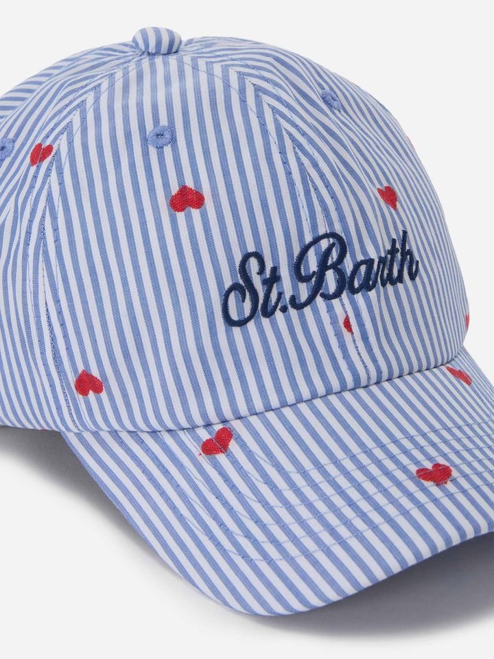 Baseball cap with visor in blue and white striped cotton with heart embroidery