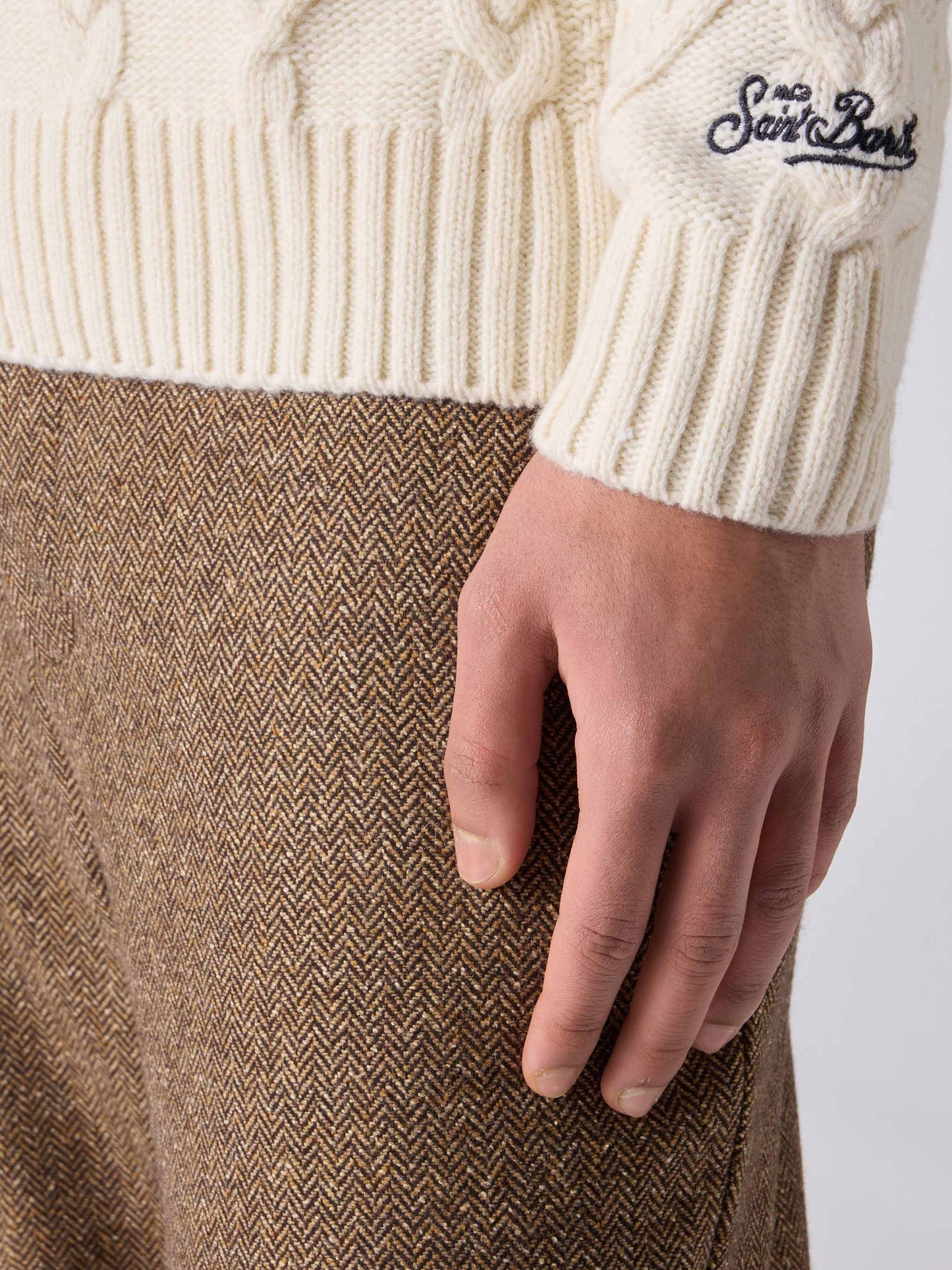 Maglione bianco a girocollo Bergen Tricot con ricamo Vacanze di Natale '83