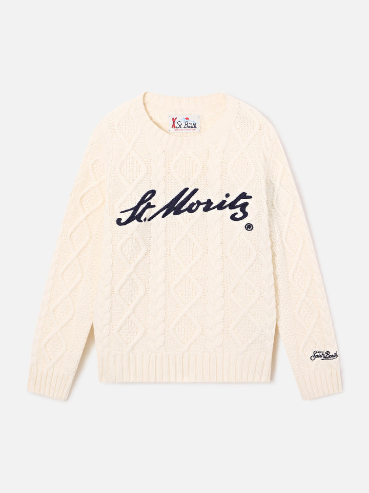 Pull ras-du-cou en maille torsadée coloris crème Bergen avec broderie St. Moritz | Special edition 