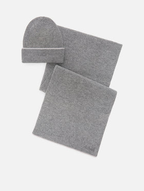 Conjunto de gorro y bufanda de lana gris 