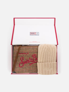 Pochette with houndstooth pattern and beige beanie set