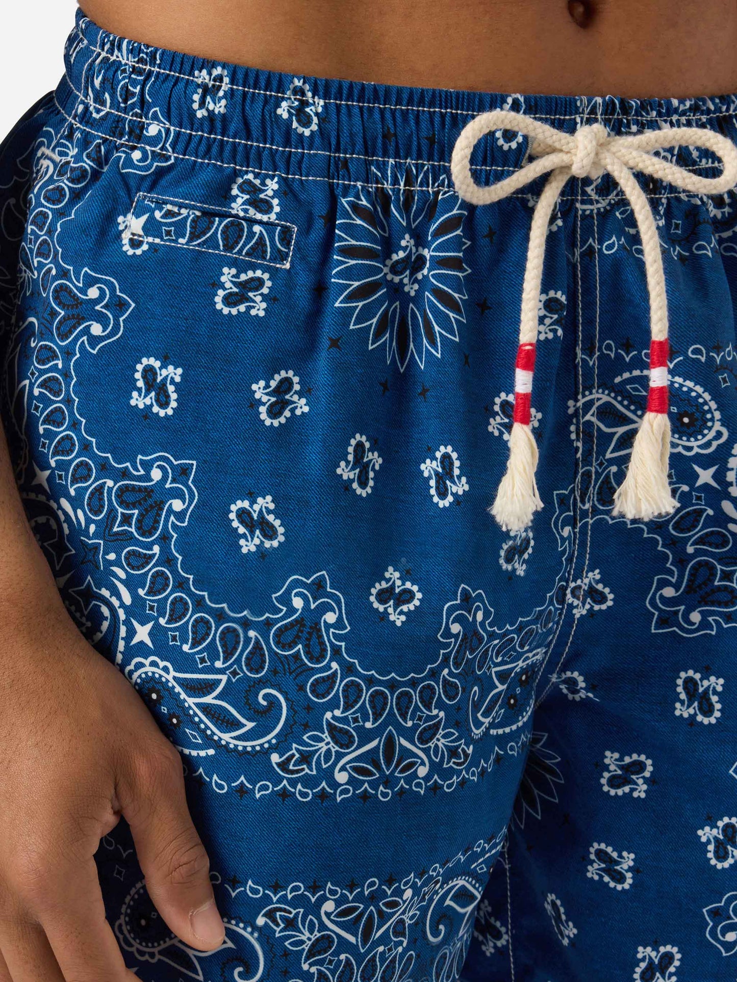 Bañador tipo shorts Caprese con estampado bandana azul marino 