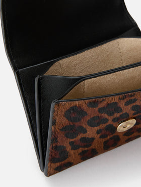 Kartenetui aus Leder mit Leopardenprint 