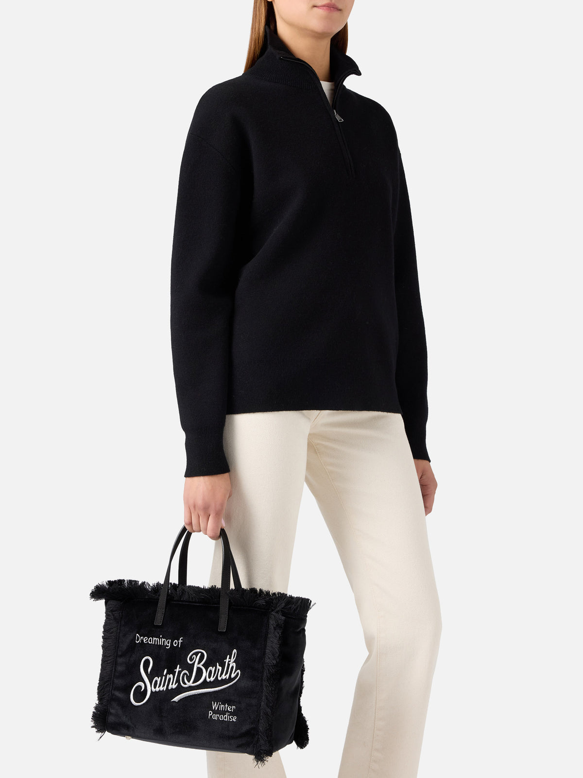 Schwarze Samttasche Colette mit Logostickerei 