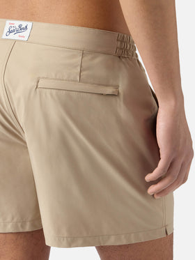 Bañador Capferrat en beige con logo bordado 