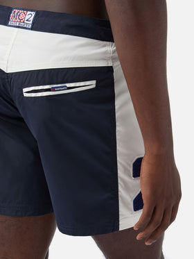 Herren-Badeshorts mit Bändern und Aufnäher