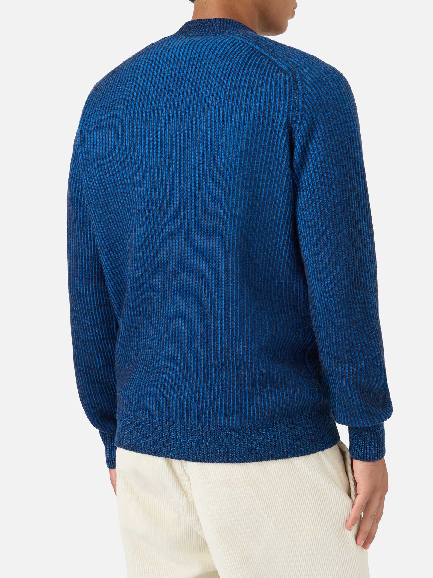 Davos gerippter blauer Pullover mit halbem Rollkragen 