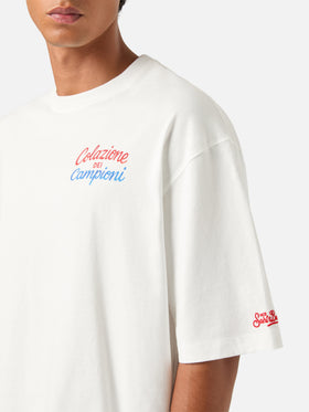 Weißes Oversize-T-Shirt aus Baumwolle Delmar mit Colazione Dei Campioni-Print auf der Rückseite 