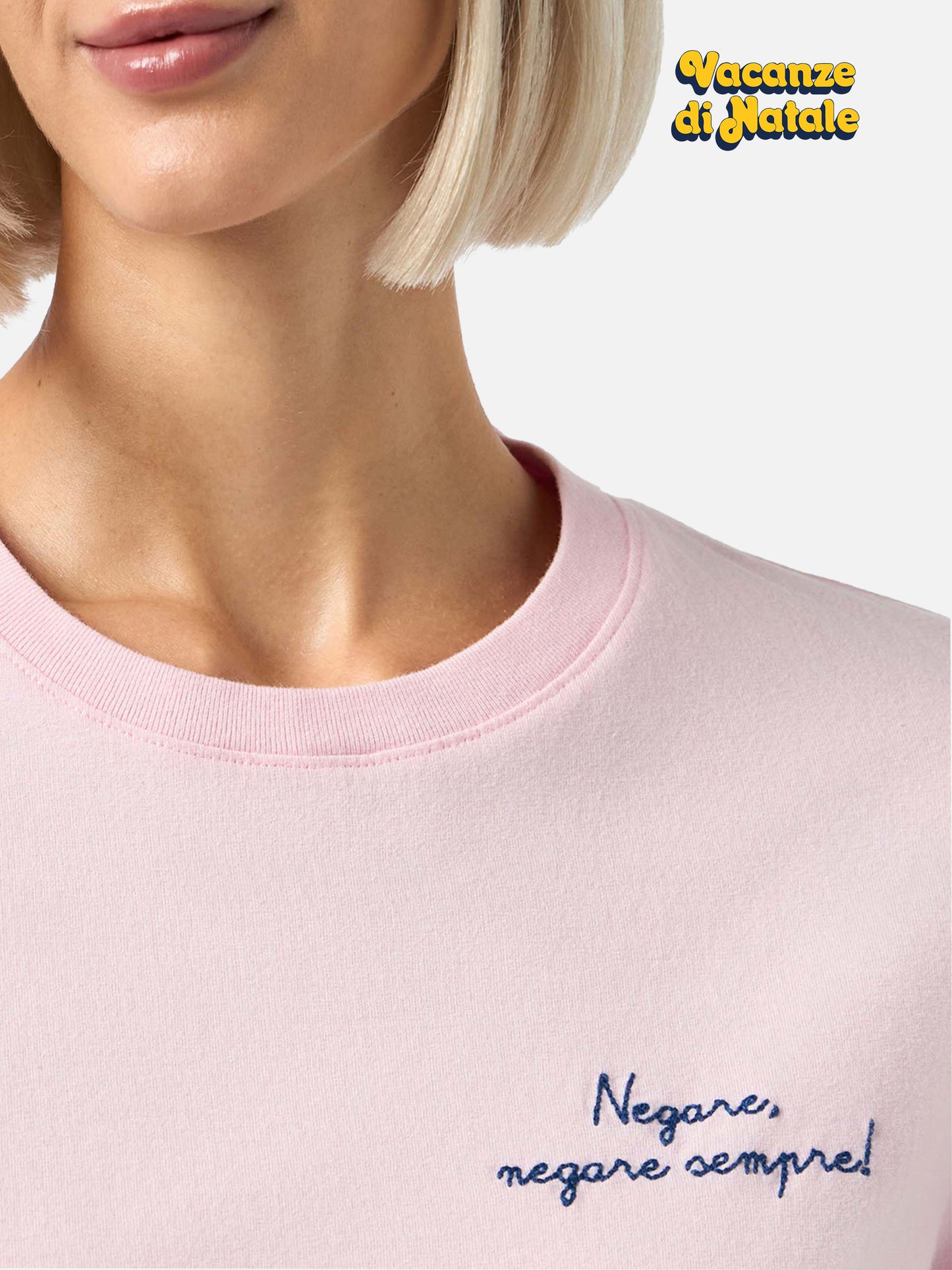 Damen-T-Shirt Emilie aus schwerer Baumwolle in Rosa mit Negare, negare sempre! Stickerei | VACANZE DI NATALE SONDERAUSGABE