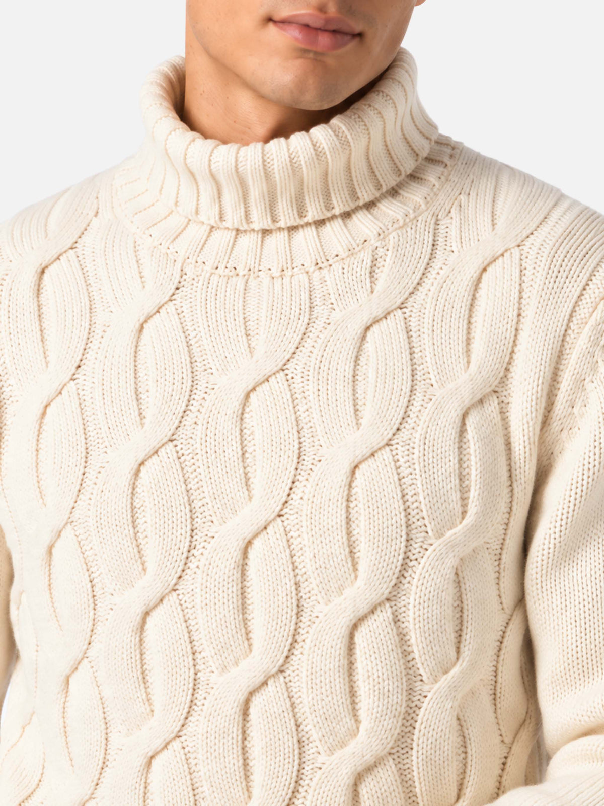 Pull en maille torsadée style pêcheur en mélange de cachemire blanc cassé 