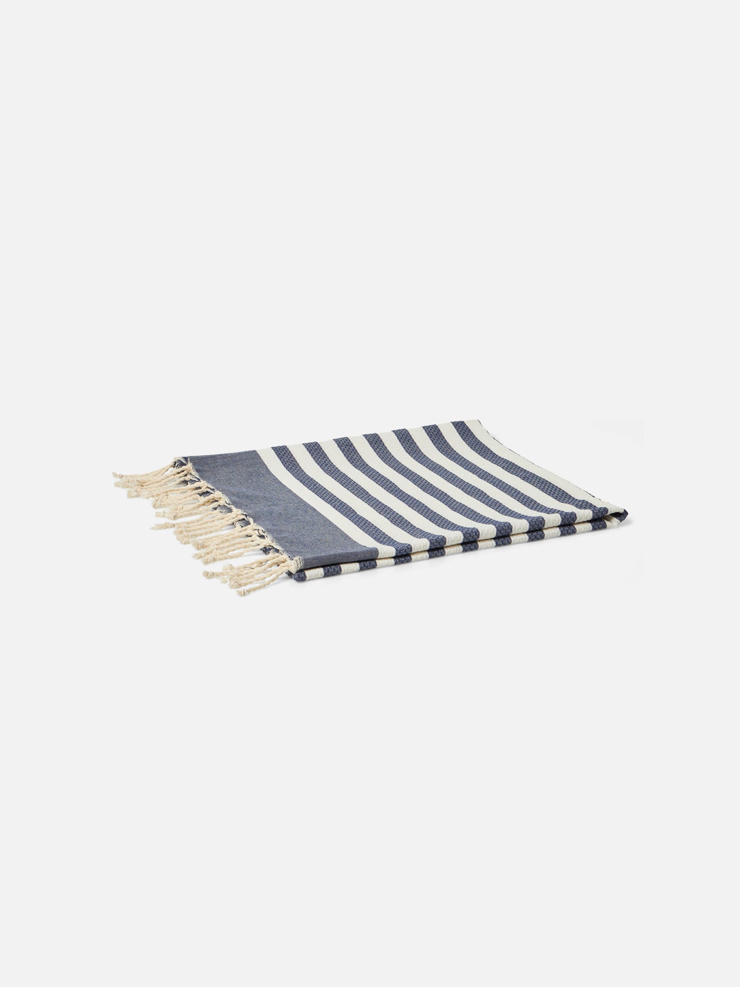 Toalla de playa fouta con rayas azules y blancas 
