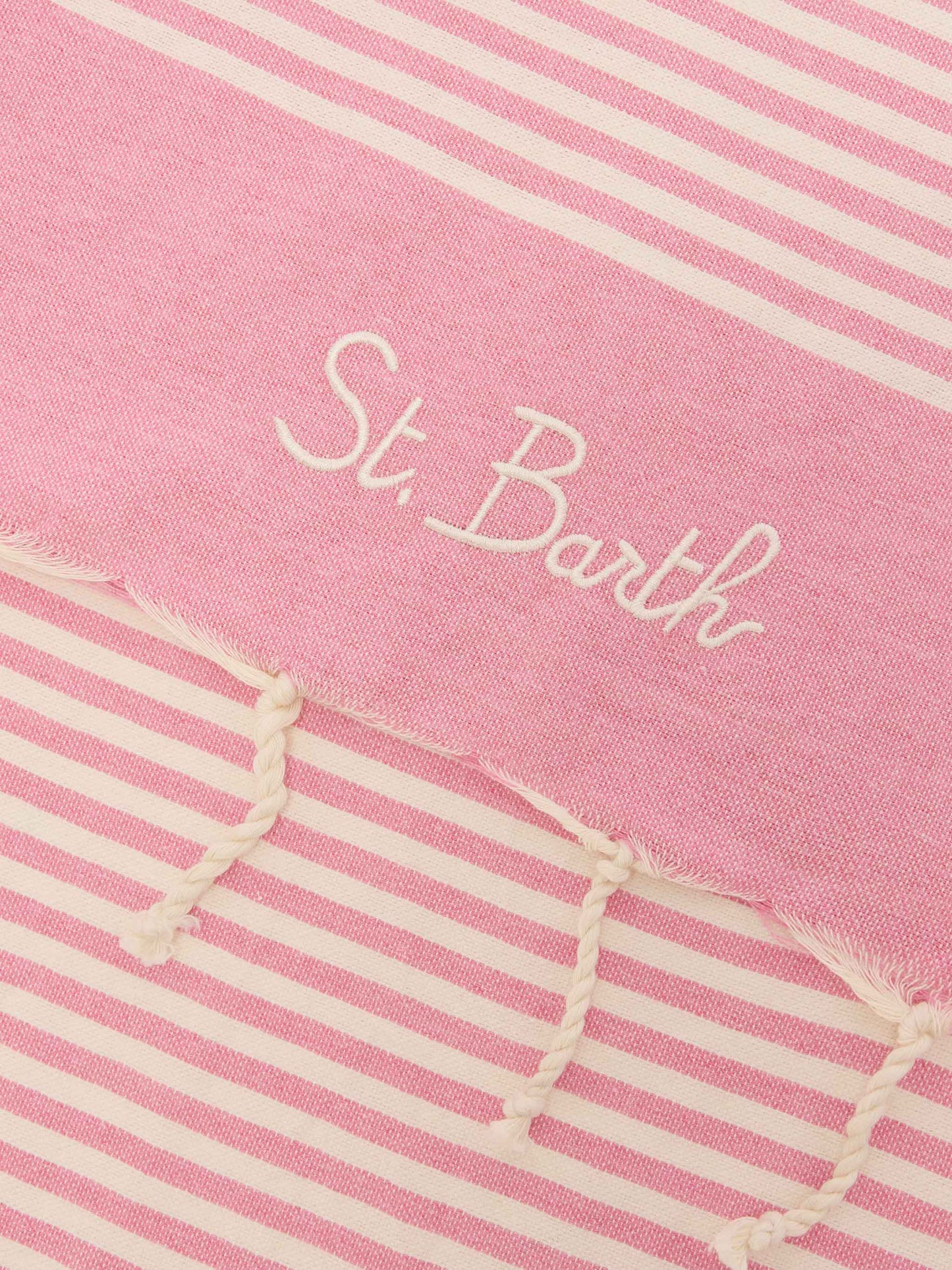 Serviette de plage fouta à fines rayures roses et blanches 