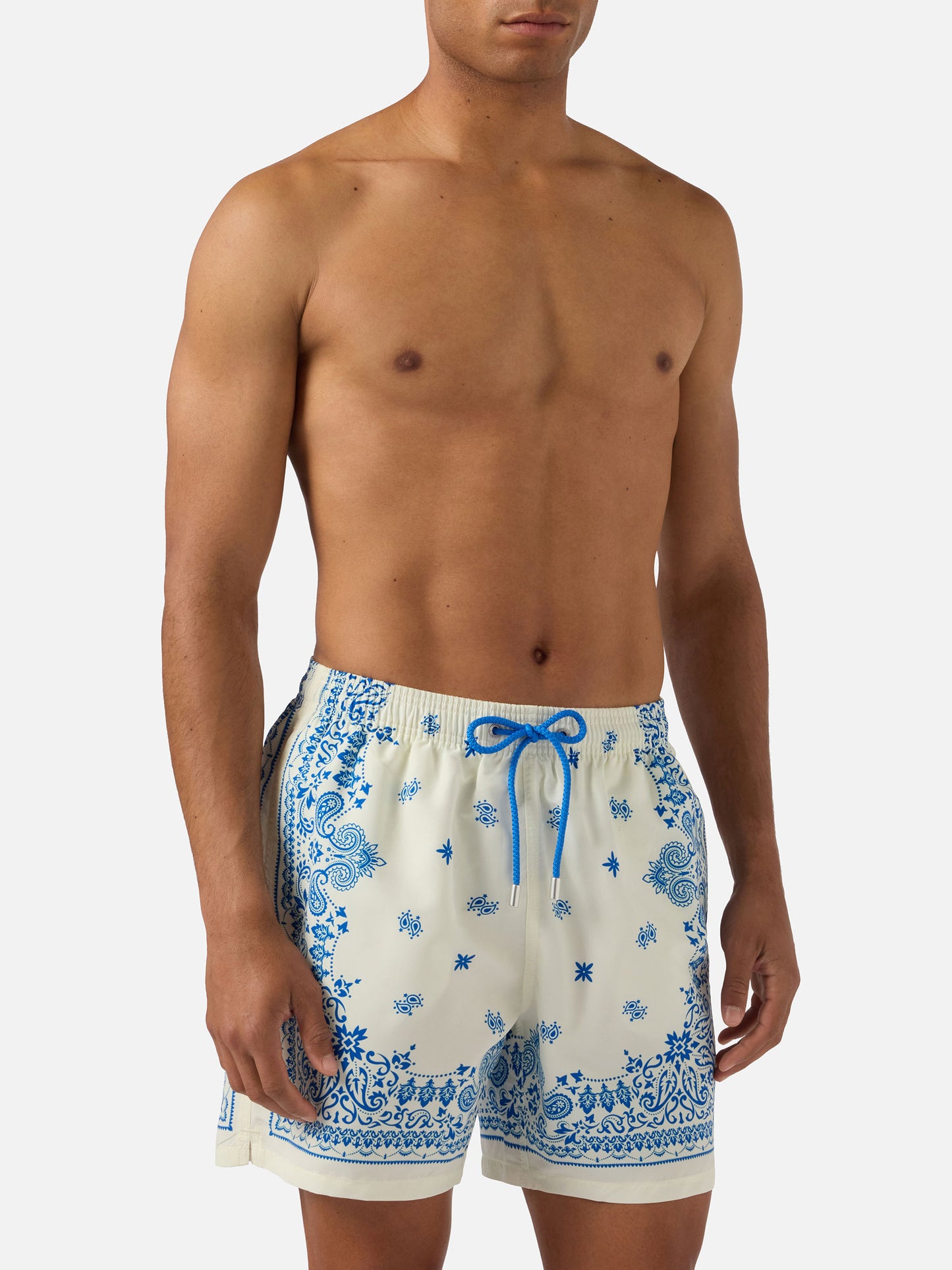 Gustavia Badehose in Hellblau und Weiß mit Bandana-Print 