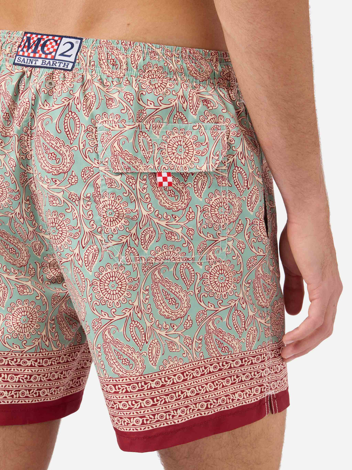 Bañador corto Gustavia verde agua con estampado paisley en contraste 