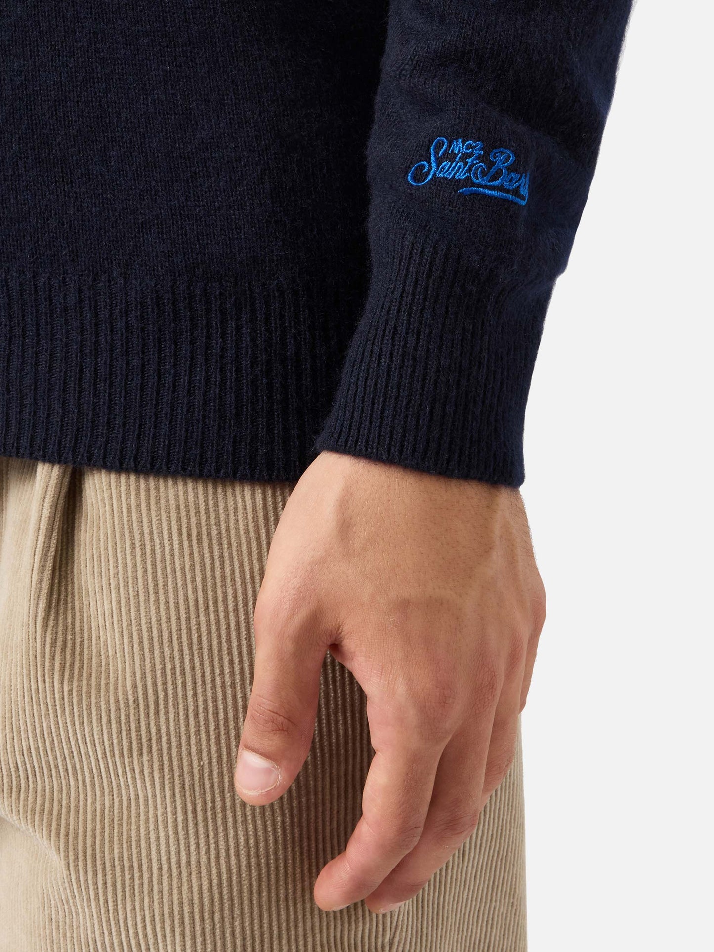 Blue sweater Heron with Apres ski embroidery