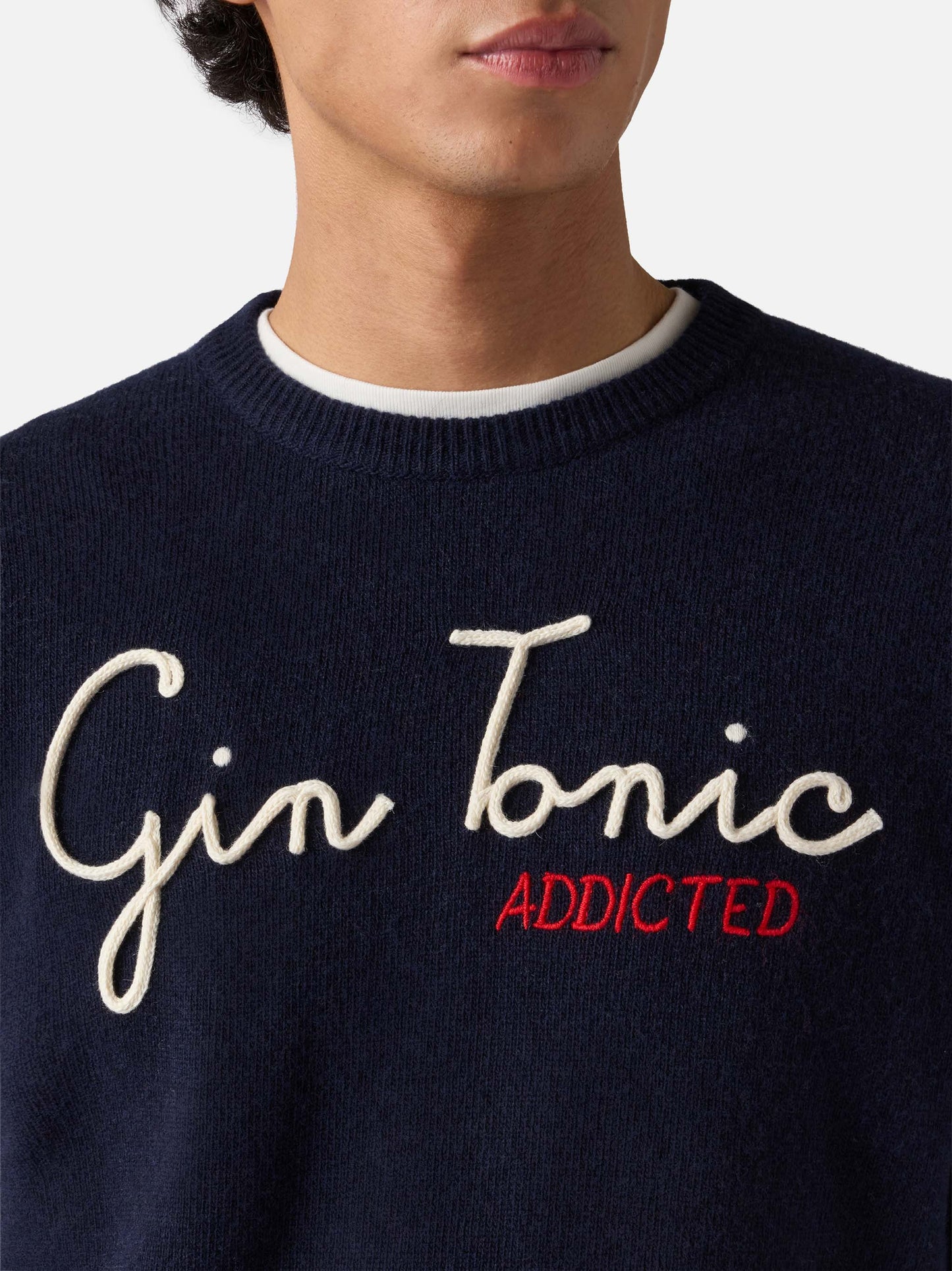 Marineblauer Heron-Rundhalsausschnitt mit Gin-Tonic-Addictor-Stickerei