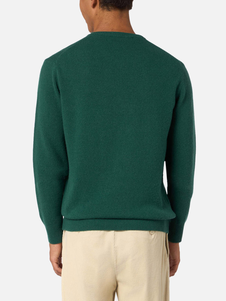Man green sweater Heron with Non sarà un'avventura embroidery