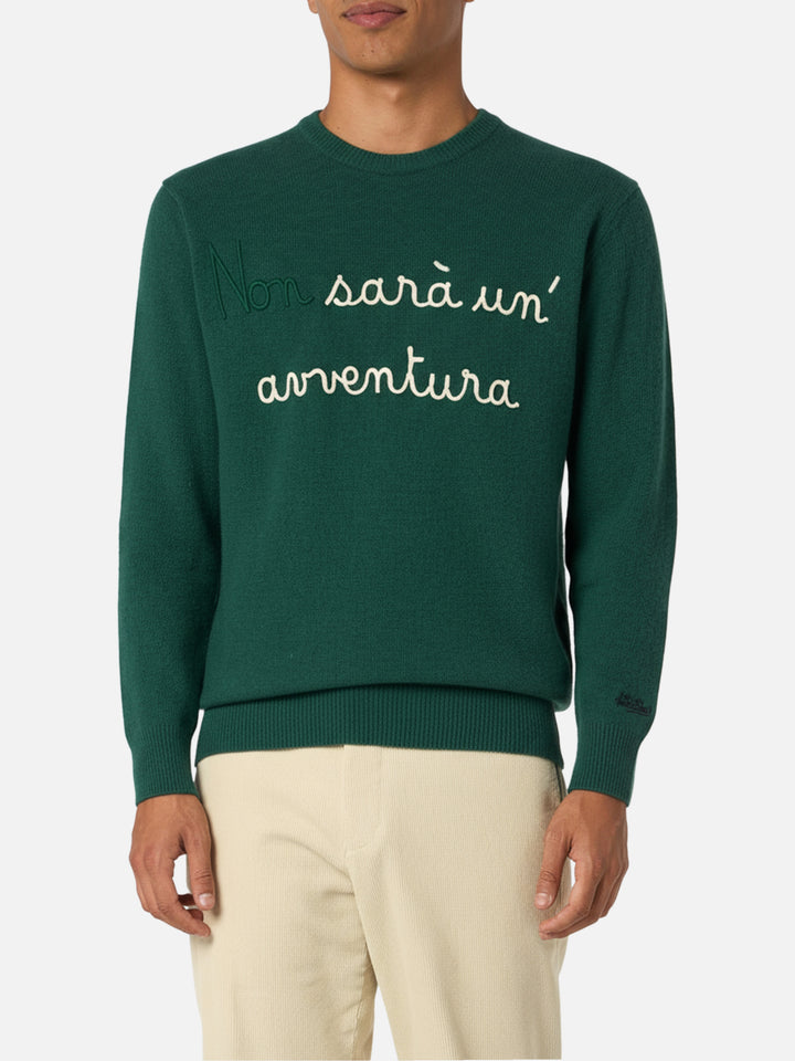 Man green sweater Heron with Non sarà un'avventura embroidery