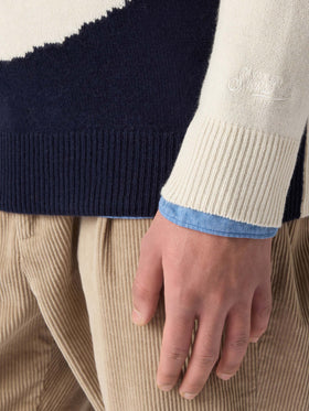 Rundhalspullover mit Reihermotiv und Jacquard-Muster mit Postkartenmotiv von St. Moritz