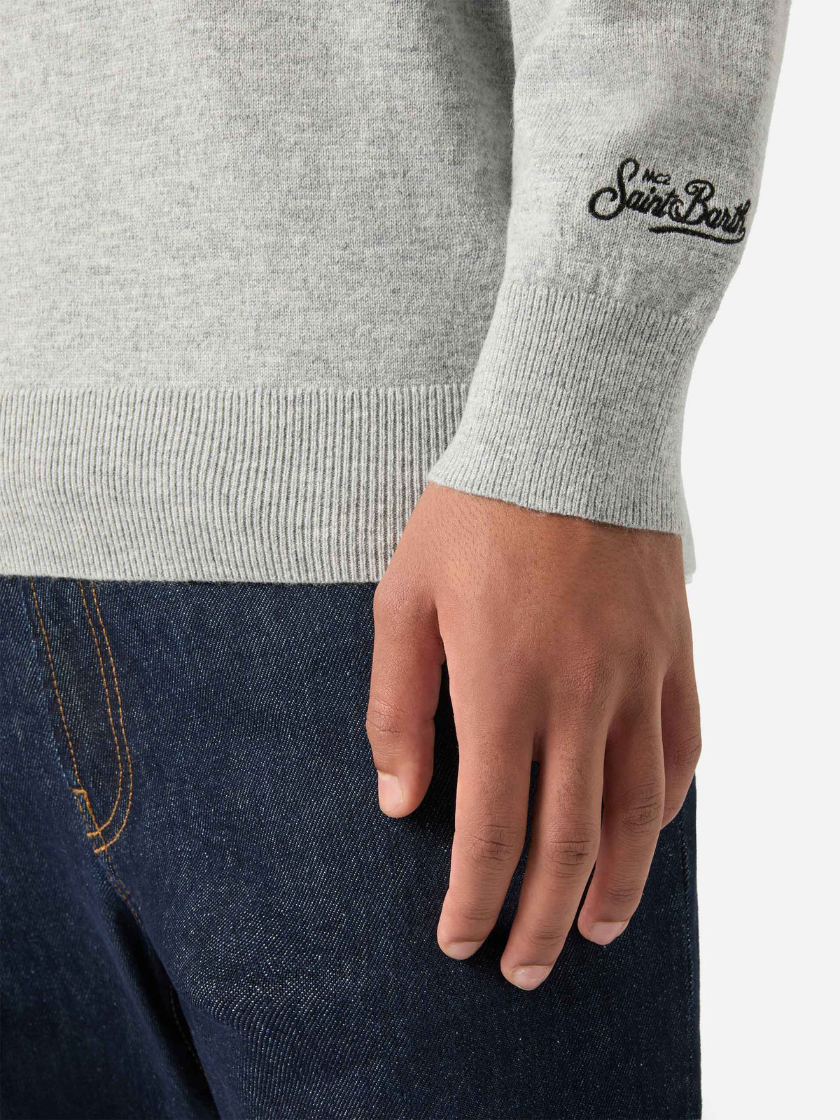 Grey Heron Pull col rond en mélange de laine légère et de cachemire avec broderie Famola Strana 