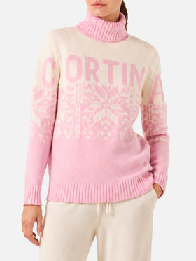 Maglia dolcevita New Hut rosa con stampa Cortina