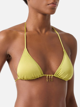 Top de bikini triangular Leah en tejido verde con acabado brillante y charms 