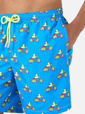 Short de bain bleu avec imprimé canards sur scooters | Special Edition 