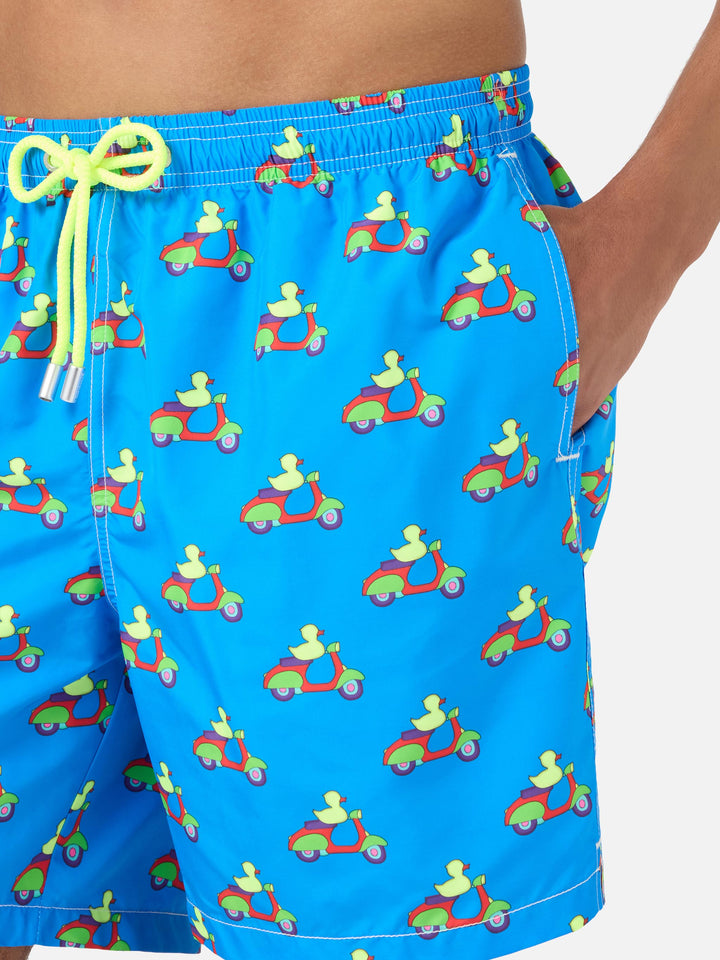 Shorts mare blu con stampa paperelle su scooter | Special Edition