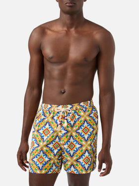 Short de bain en tissu technique blanc Lighting à imprimé majolique multicolore 