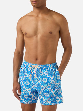 Short de bain Lighting 70 avec imprimé majolique bleu 