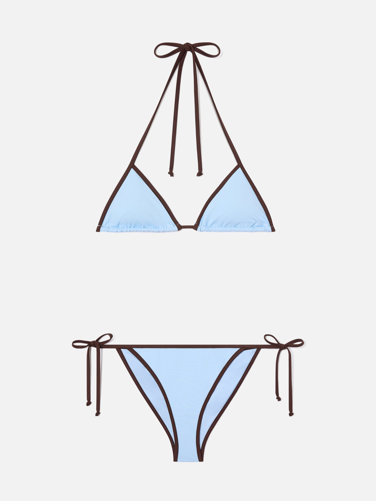 Leah Virgo brauner Bikini mit hellblauen Kontrastabschlüssen 