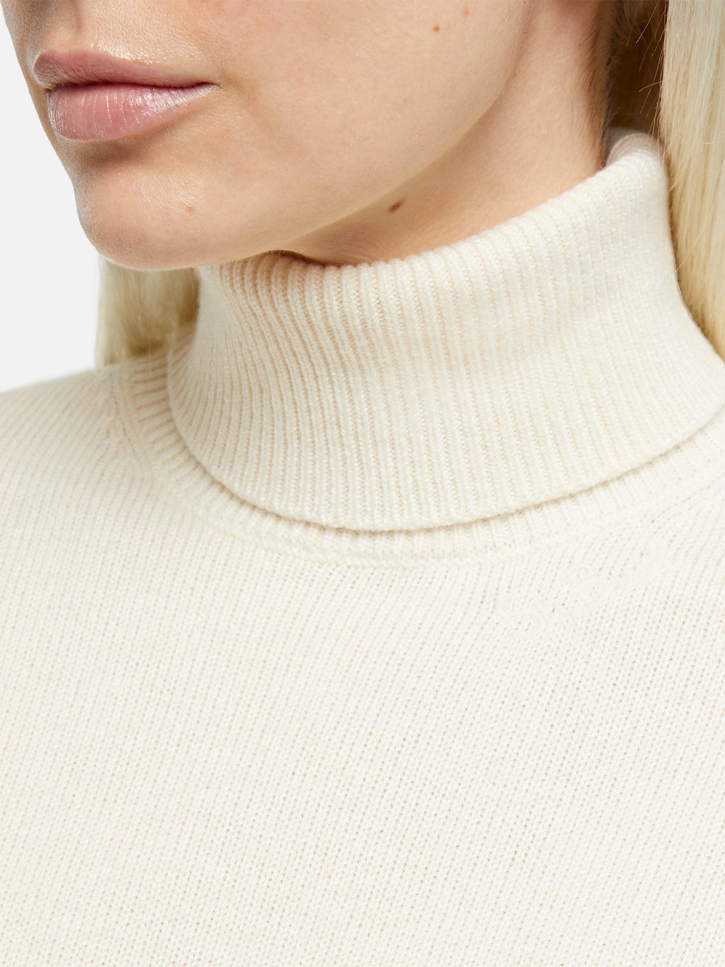 Woman white cashmere blend turtleneck sweater Moody - MC2 Saint Barth