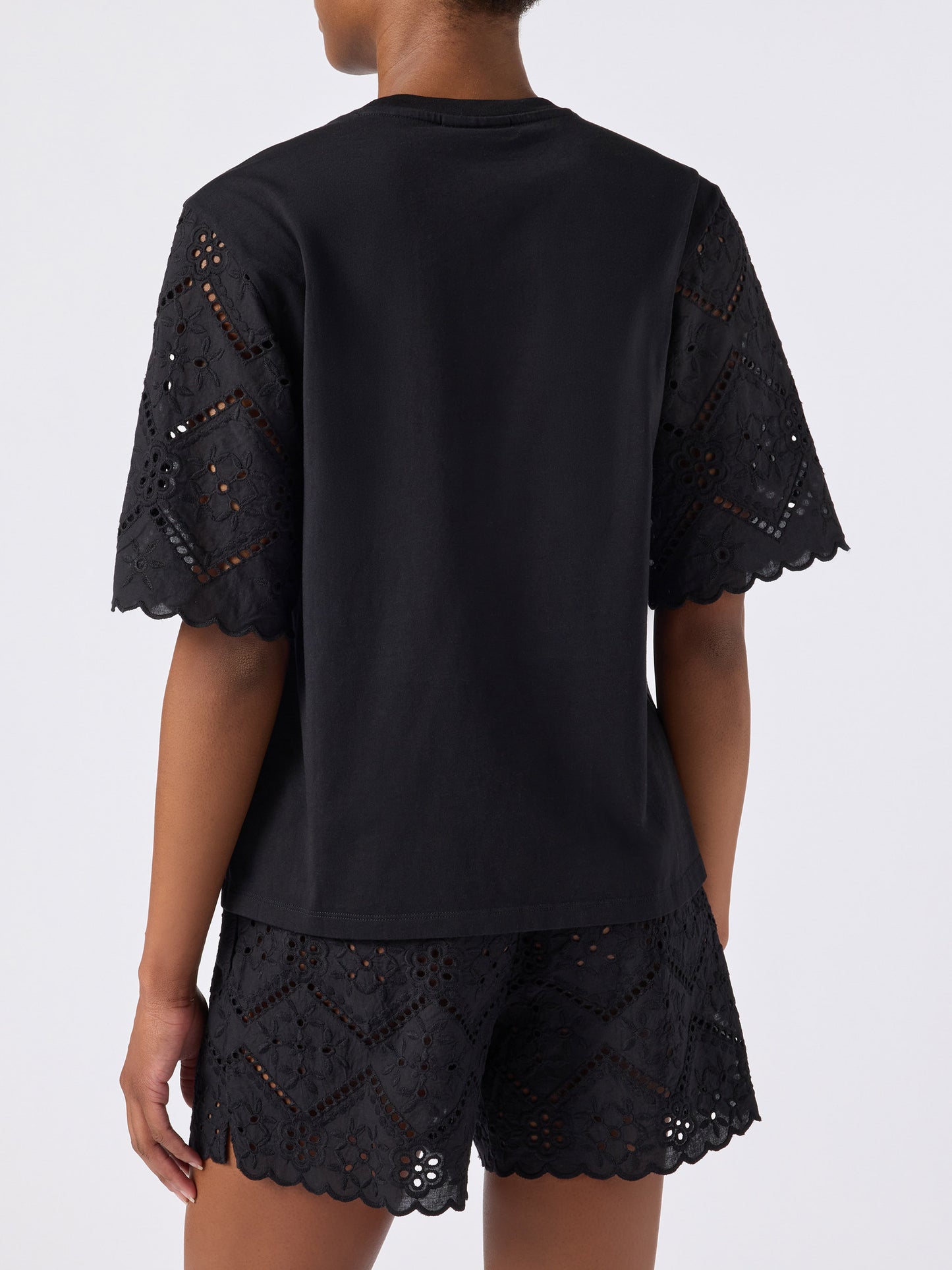 T-shirt Maisa noir avec manches en sangallo et broderie St. Barth 