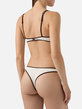Bikini Amira String Naomi String color crema con ribetes en contraste marrón 