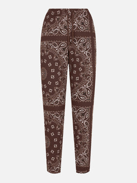 Damen-Fleecehose mit braunem Bandana-Print
