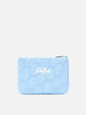 Parisienne Etui in Frottee-Optik mit geprägtem Muschelmuster und abnehmbarem Riemen 