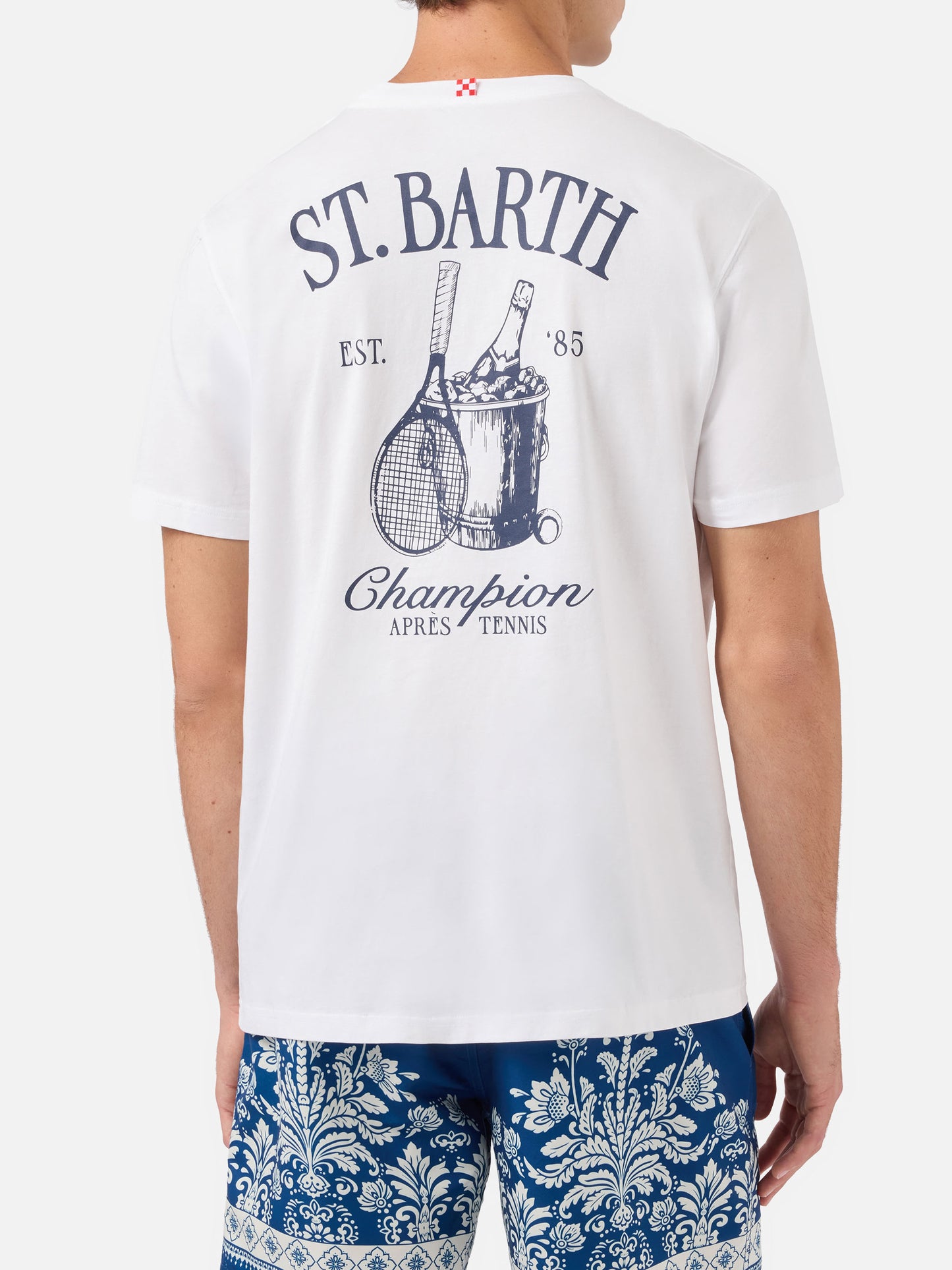 Weißes Portland T-Shirt mit Après Tennis Champion-Illustration 