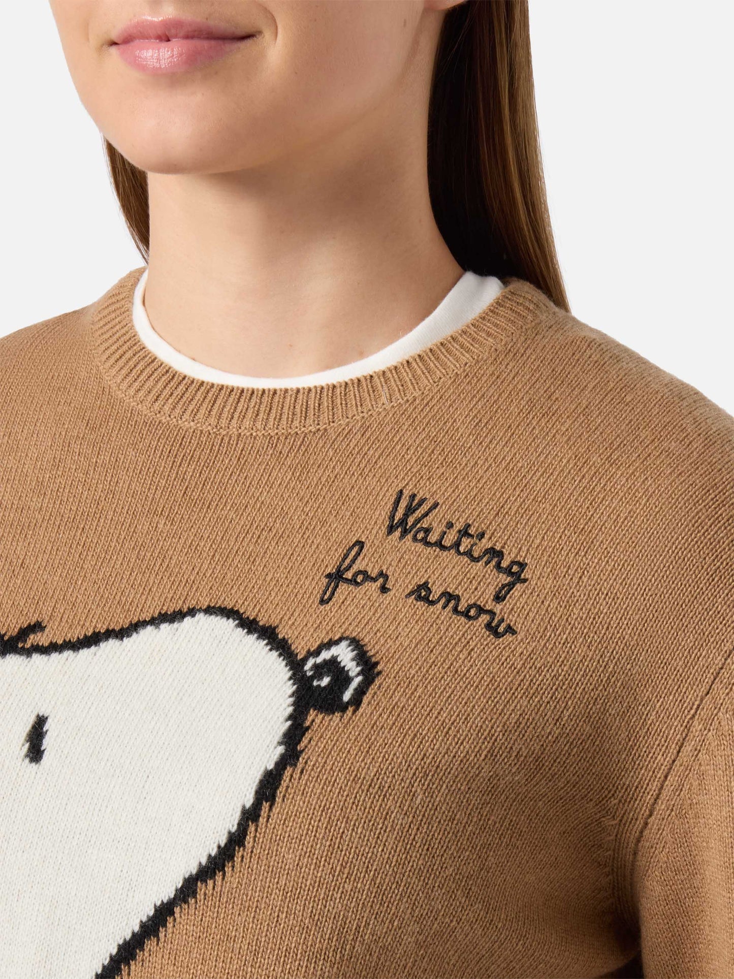 New Queen cashmere-blend sweater in camel with Snoopy jacquard and embroidery | PEANUTS SPECIAL EDITION