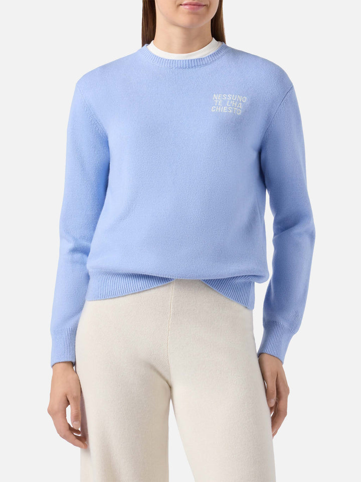 Maglione azzurro New Queen con ricamo Nessuno te l'ha chiesto