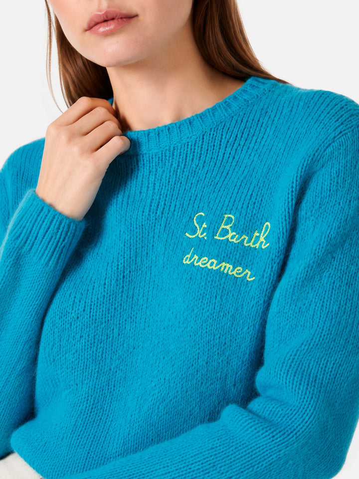 Nouveau pull brossé bleu clair Queen avec broderie Dreamer 