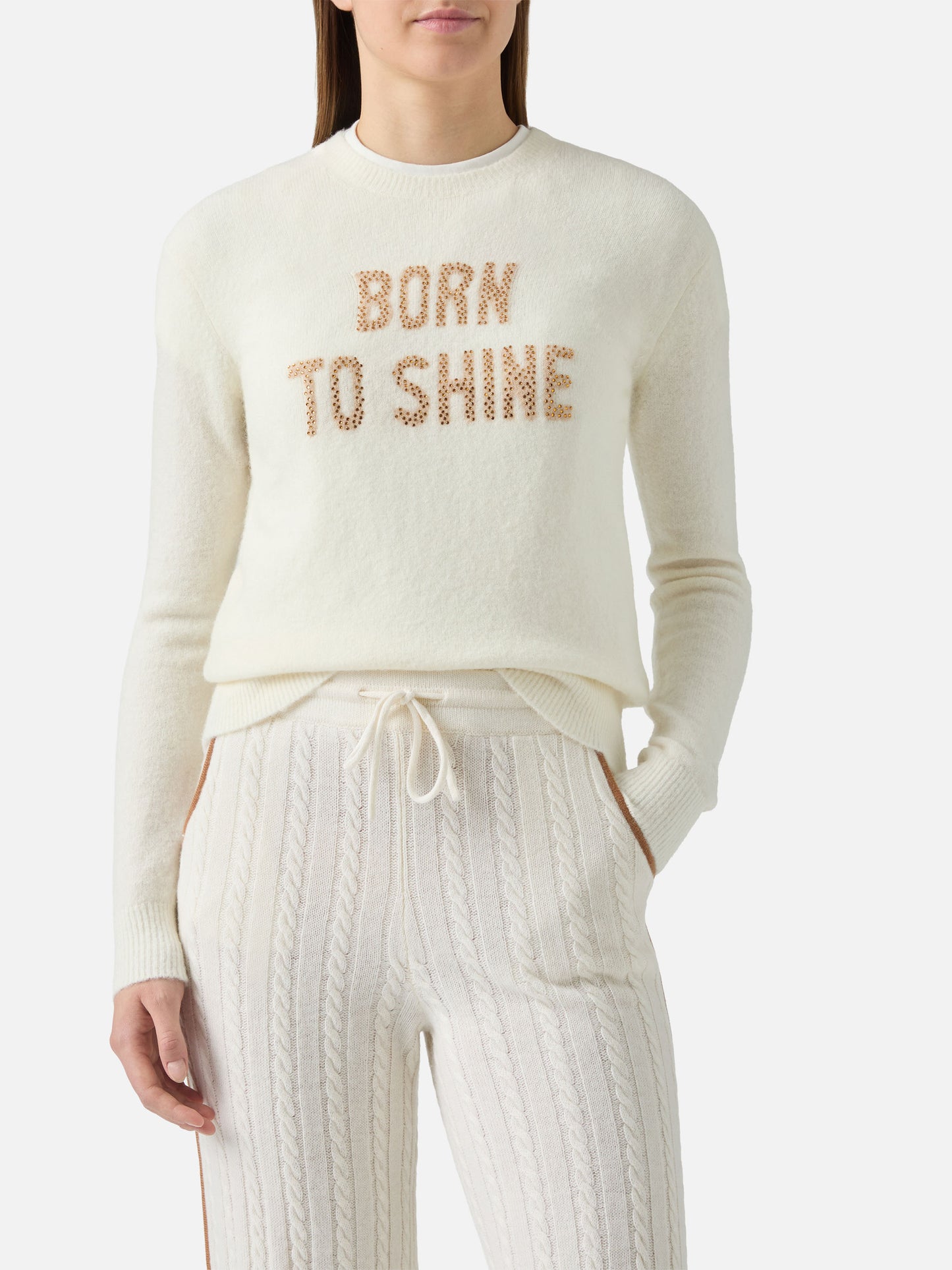 Maglia elasticizzata New Queen in misto lana merino e alpaca bianco con scritta applicata in strass Born to Shine