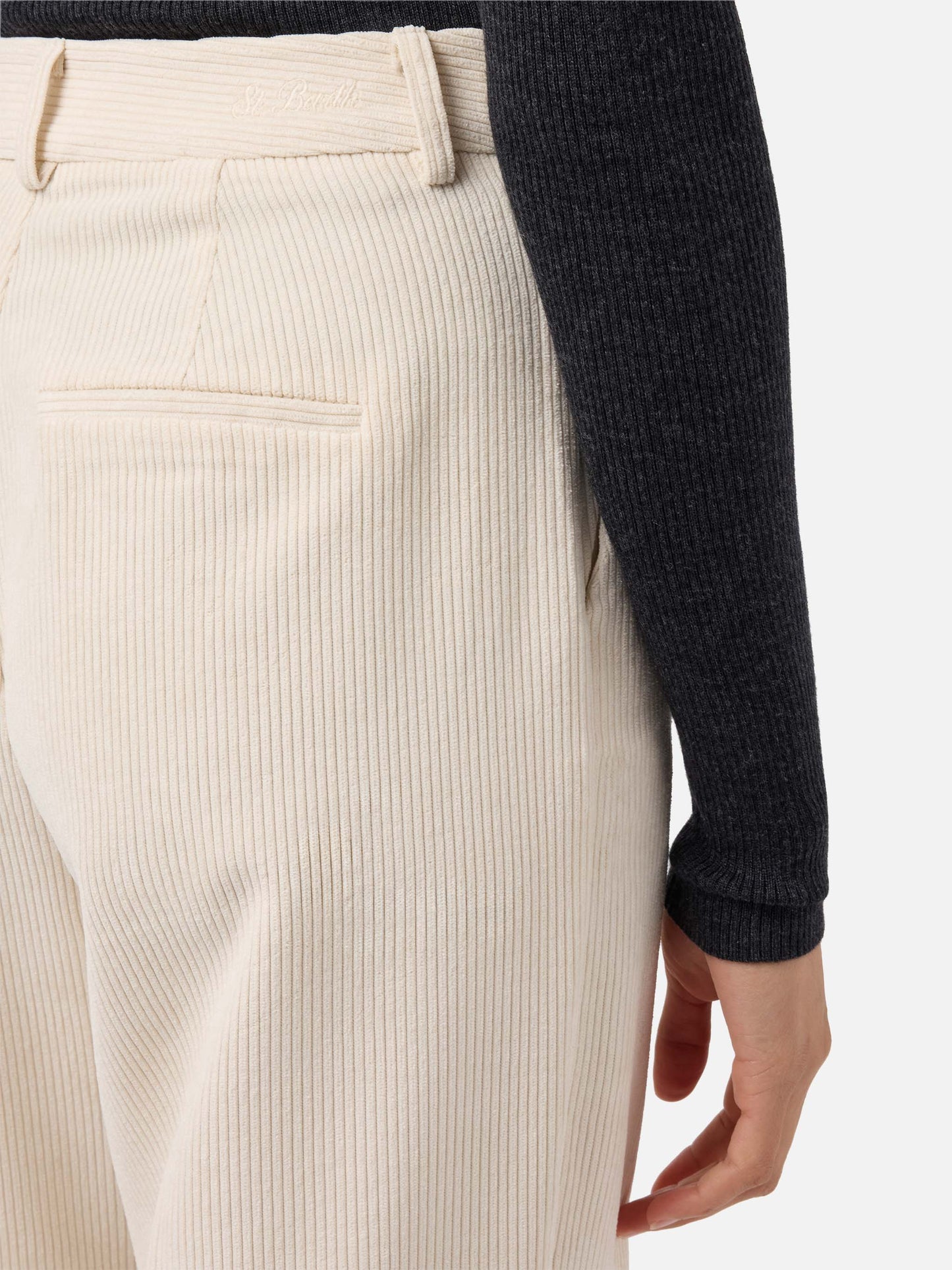 Rebella-Hose mit weitem Bein aus cremeweißem Cord